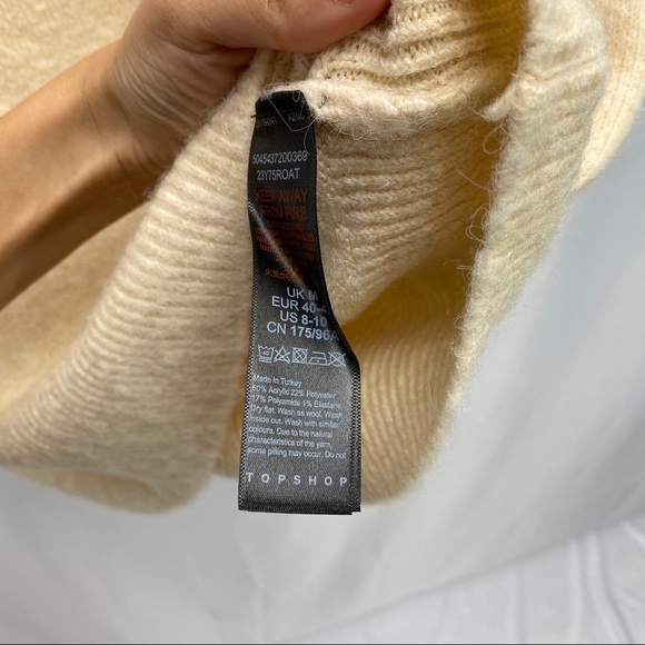 SALE🔥 Topshop V neck plush sweater - Picture 3 of 4